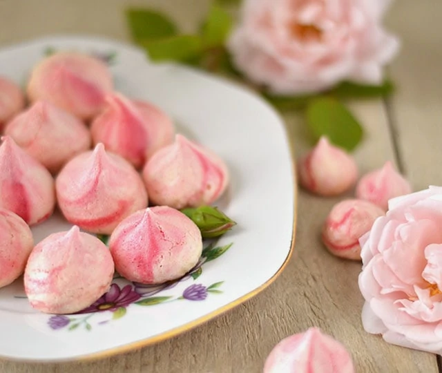 rozenwater meringues