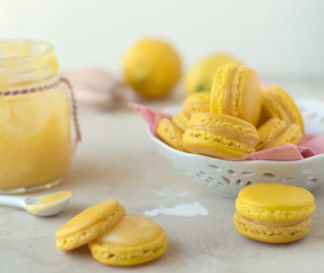 Lemon curd macarons