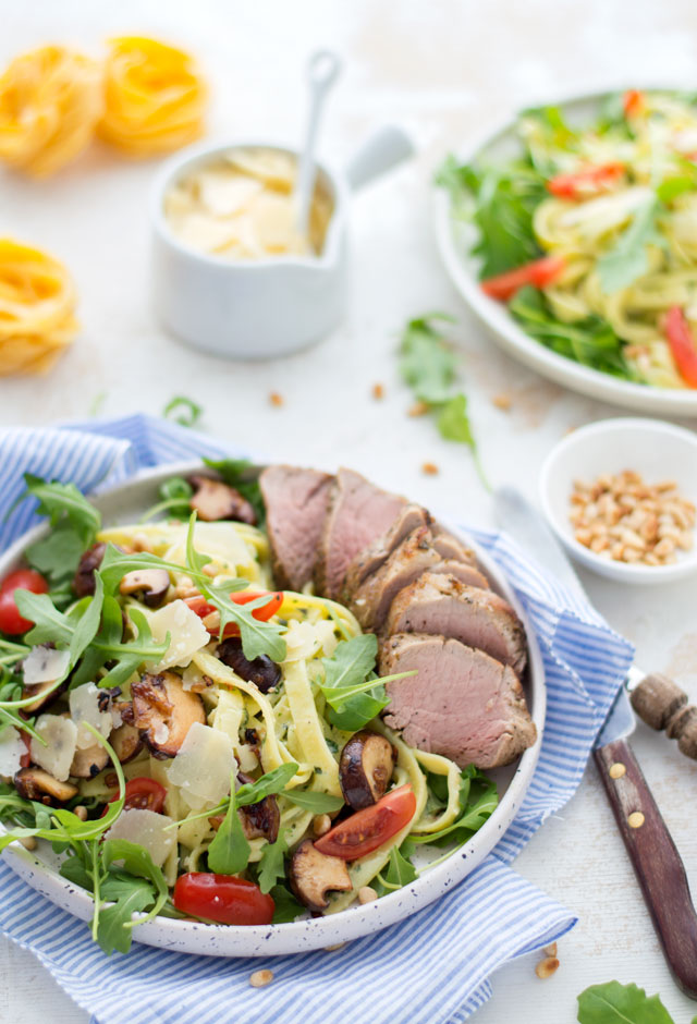 Pasta pesto met varkenshaas en rucola