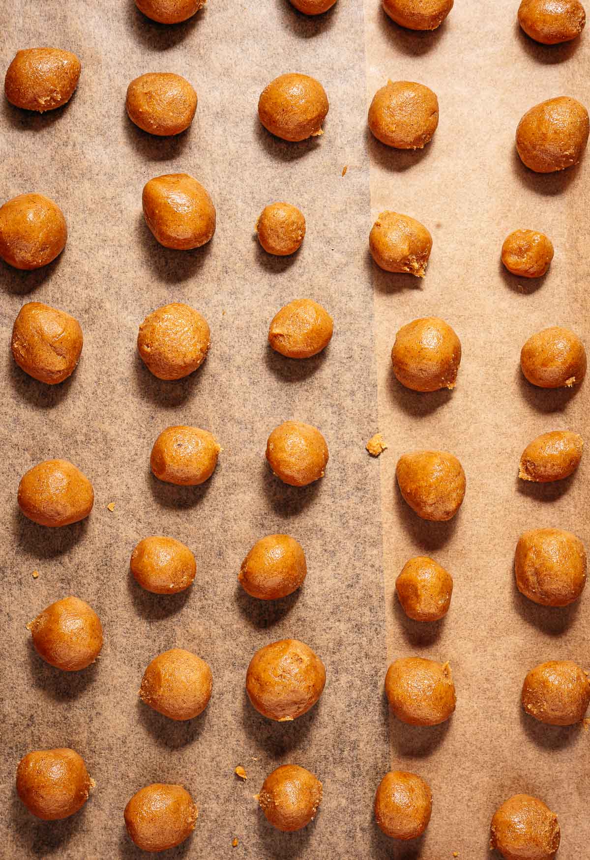 Kruidnoten op de bakplaat