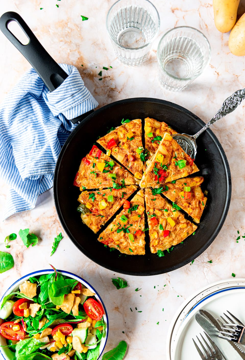 Spaanse tortilla met aardappel en groenten