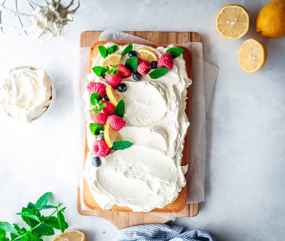 Plaatcake met citroen en botercreme frosting vegan