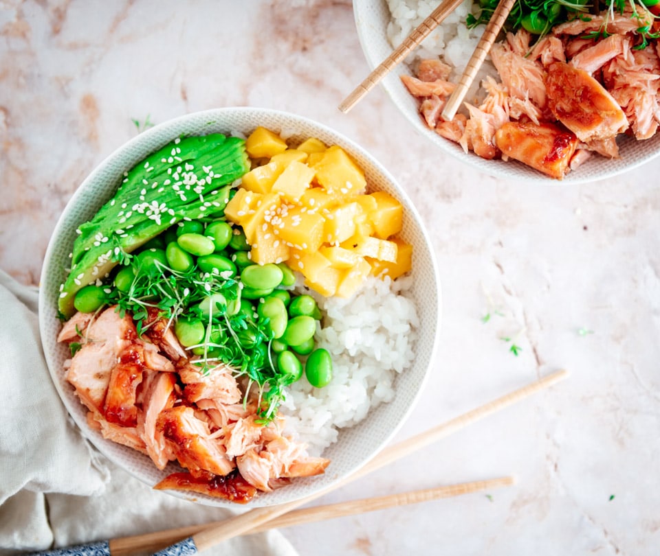 Poke bowl met gebakken zalm