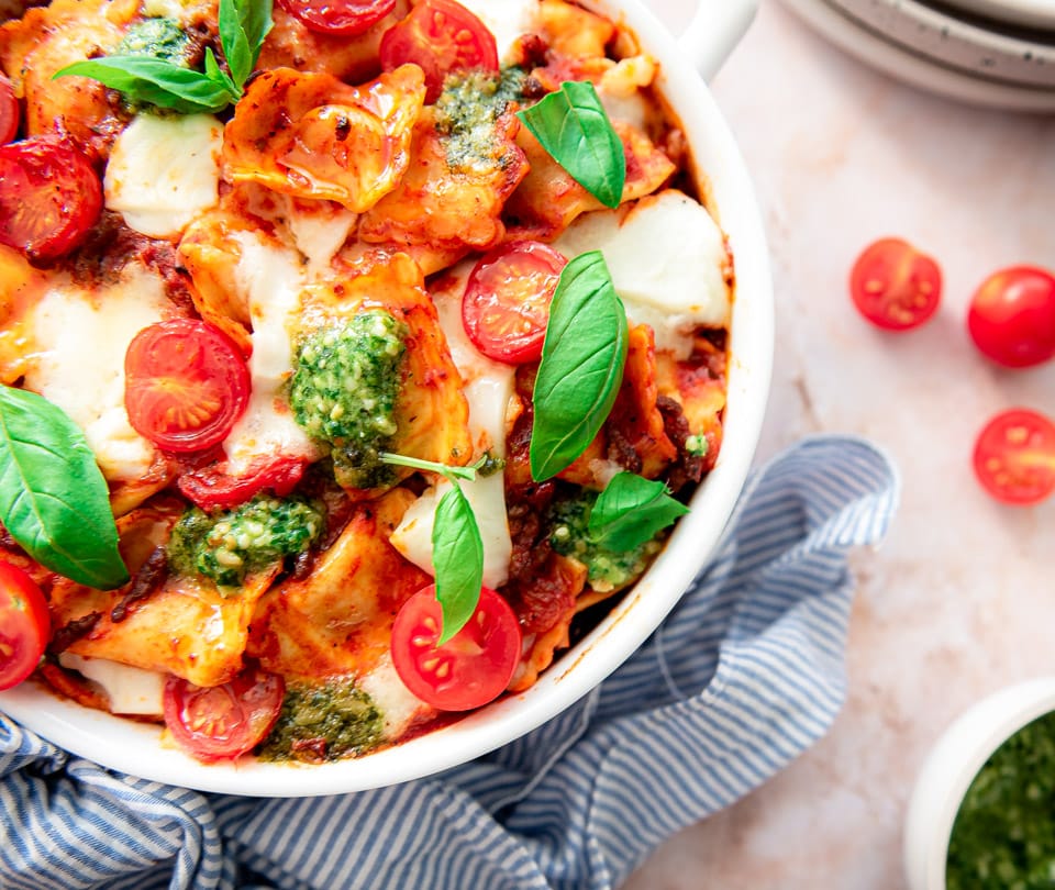 Ravioli uit de oven met gehakt en mozzarella