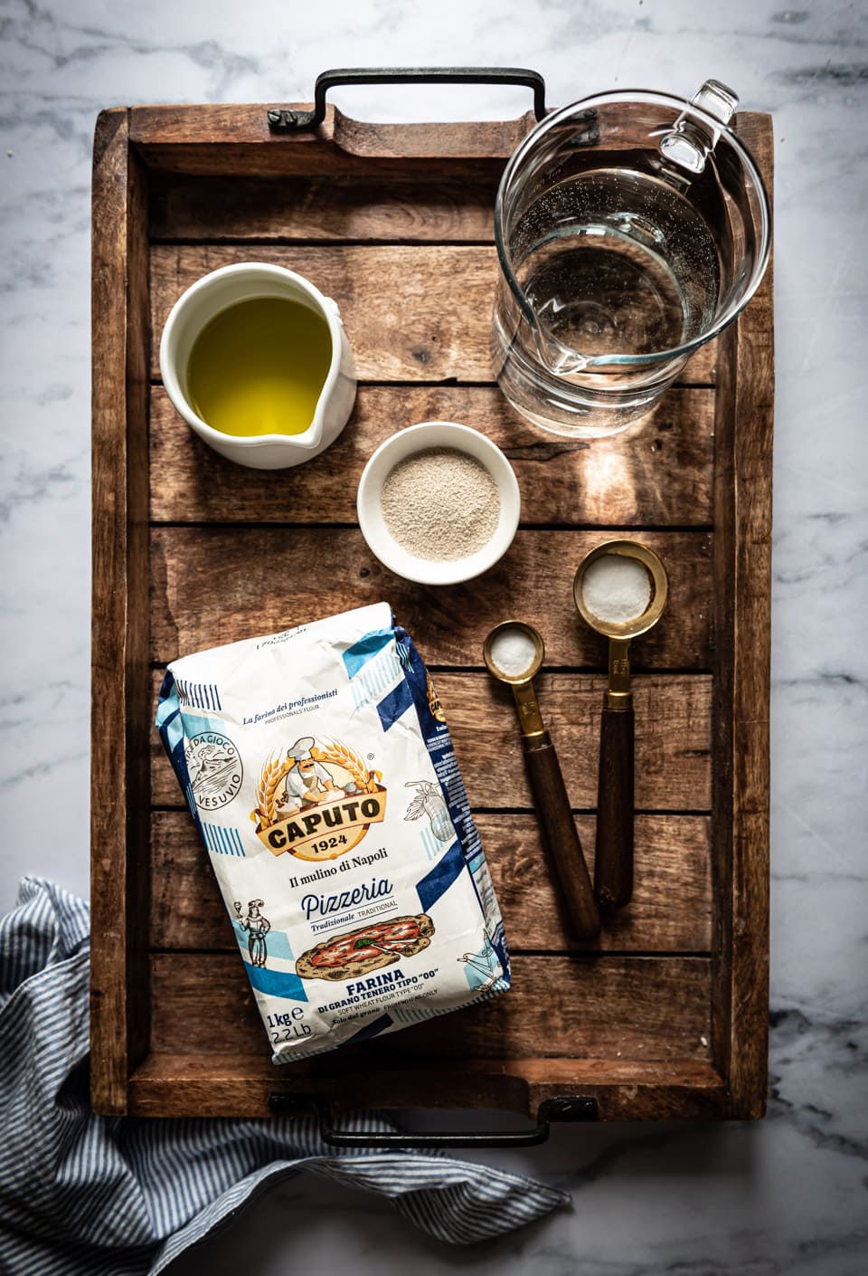 Ingredienten zelf pizzadeeg maken