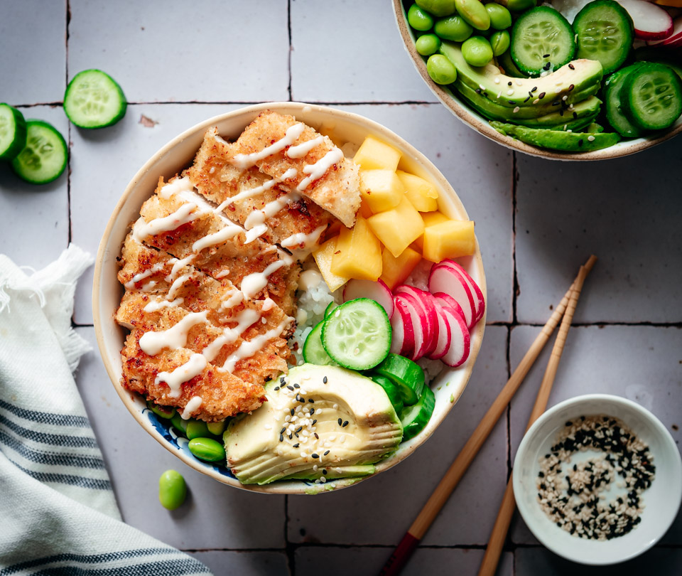 Poke bowl met krokante kip
