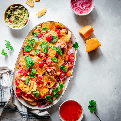 Pulled chicken nacho’s met chilisaus
