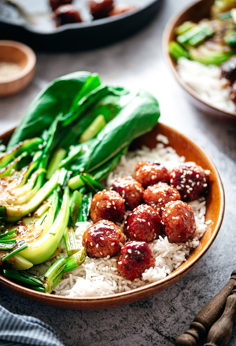 Snelle Aziatische maaltijd met rijst en kip