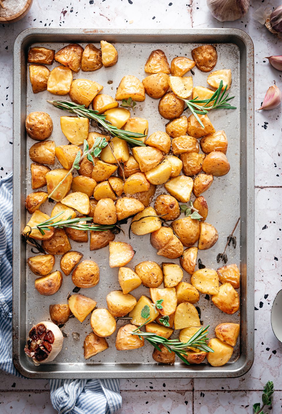 Aardappels uit de oven met knoflook