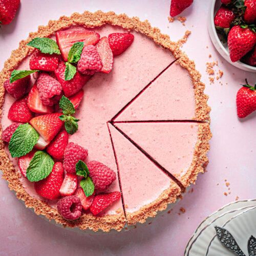 Taart met aardbeienmousse