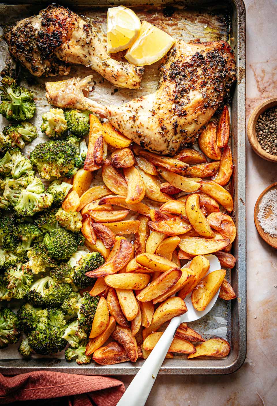 Broccoli, kip en aardappel uit de oven