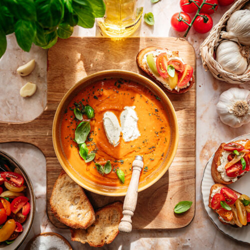 Tomatensoep met kruidenroomkaas