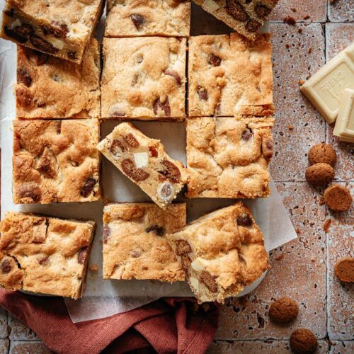 Blondies met kruidnoten