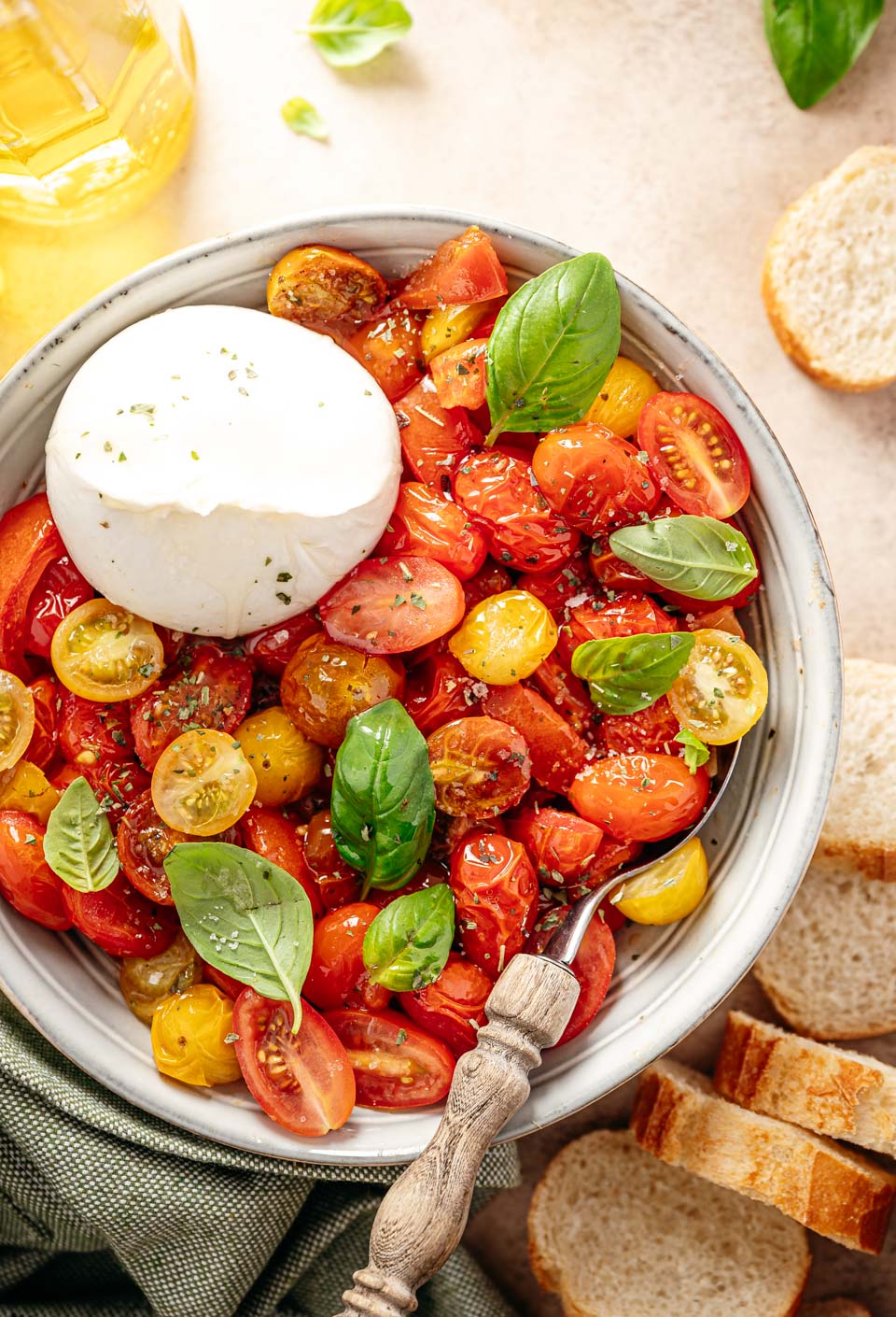 Caprese met burrata en geroosterde tomaten