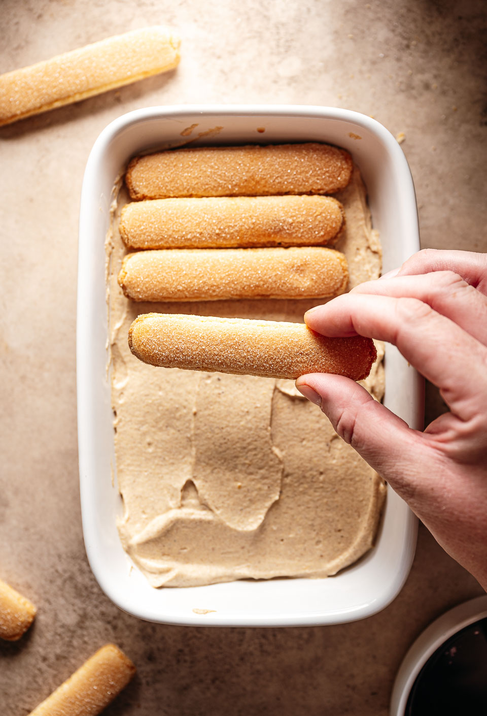 Lange vingers op de tiramisu