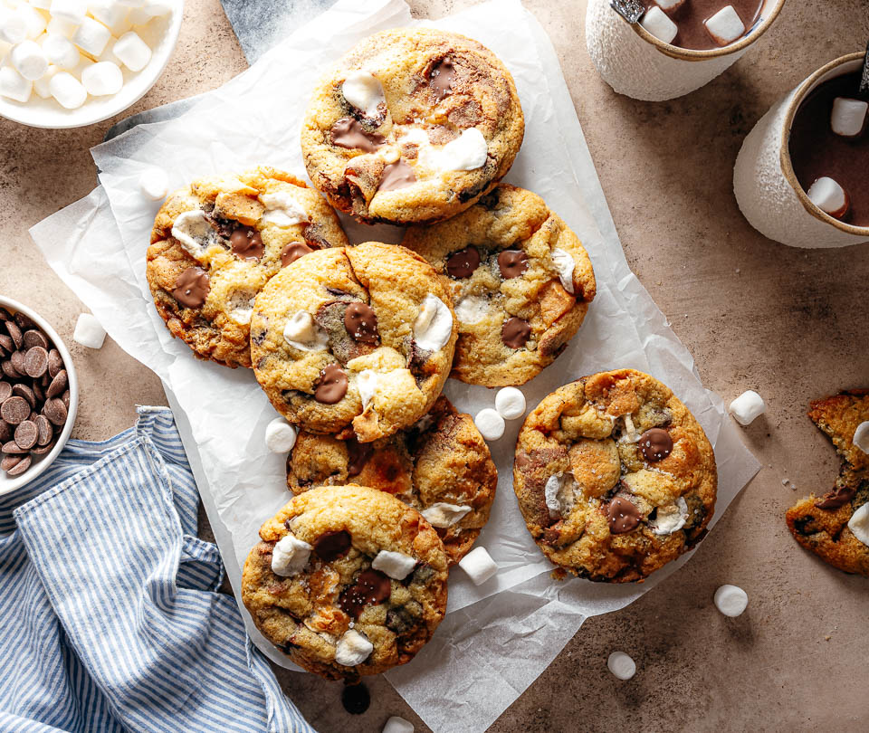 Marshmallow chocolate chip cookies