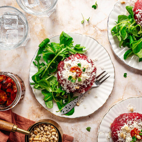 Voorgerecht met carpaccio en boursin