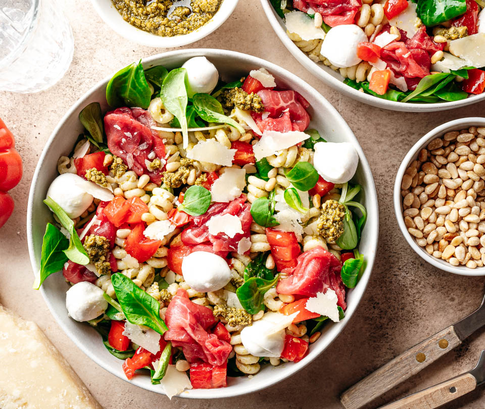 Pastasalade met carpaccio