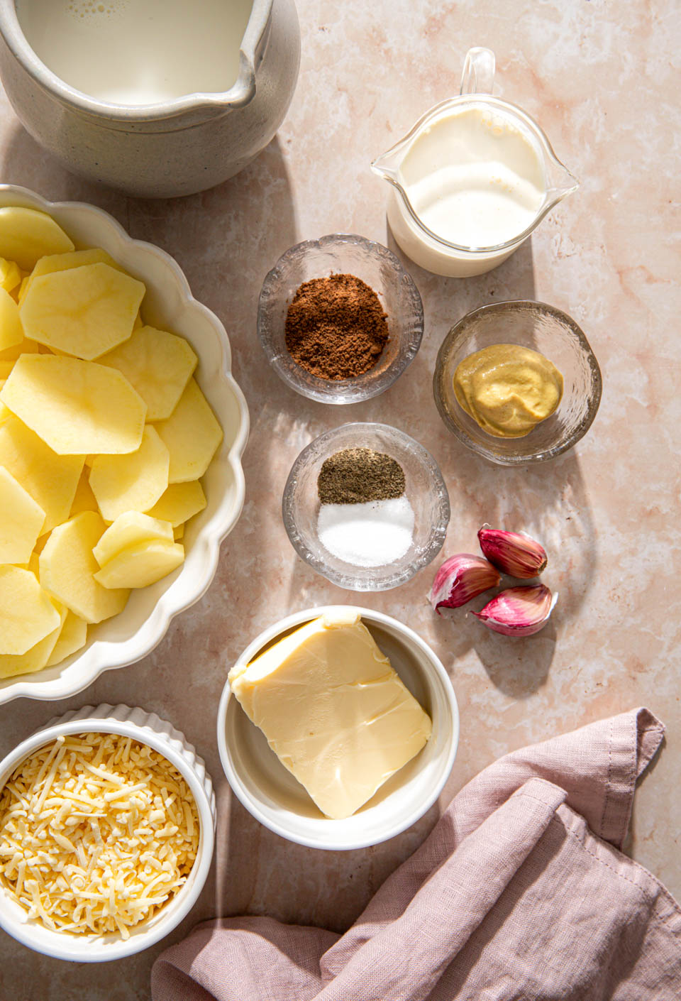 Ingredienten voor een aardappelgratin