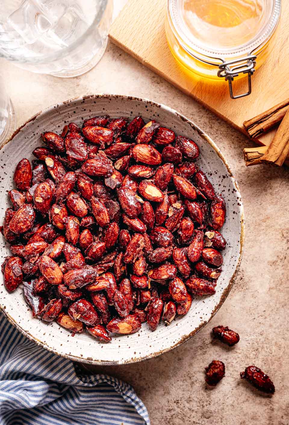 Schaaltje met geroosterde nootjes met suiker uit de aifryer