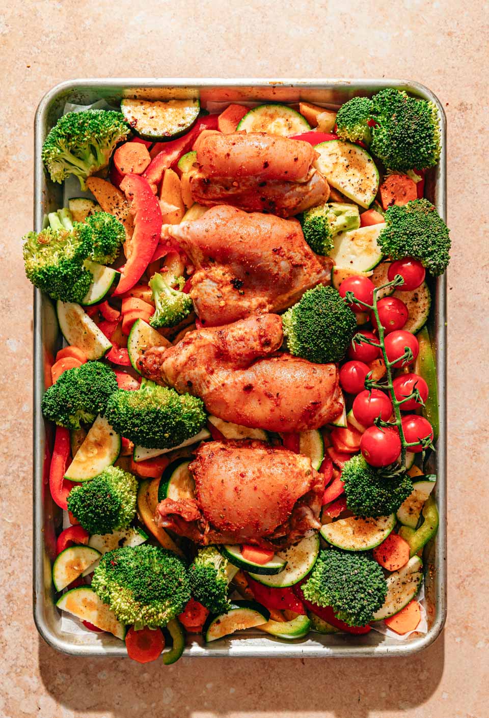 Kippendijen uit de oven op een bakplaat