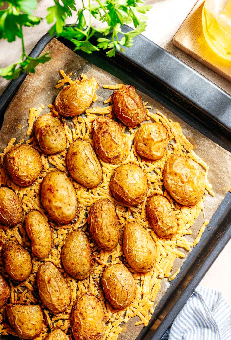 Knapperige aardappels met kaas