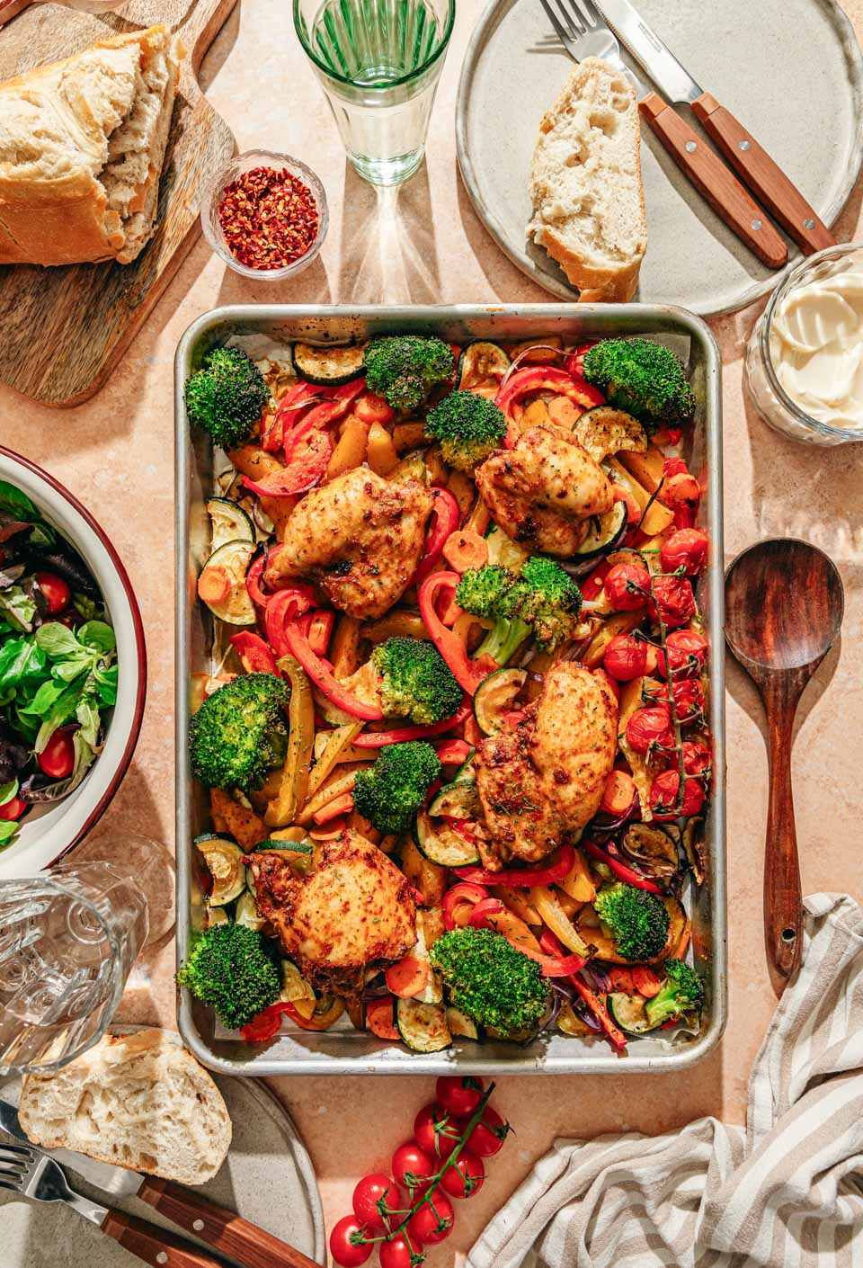 Traybake met kipdijen