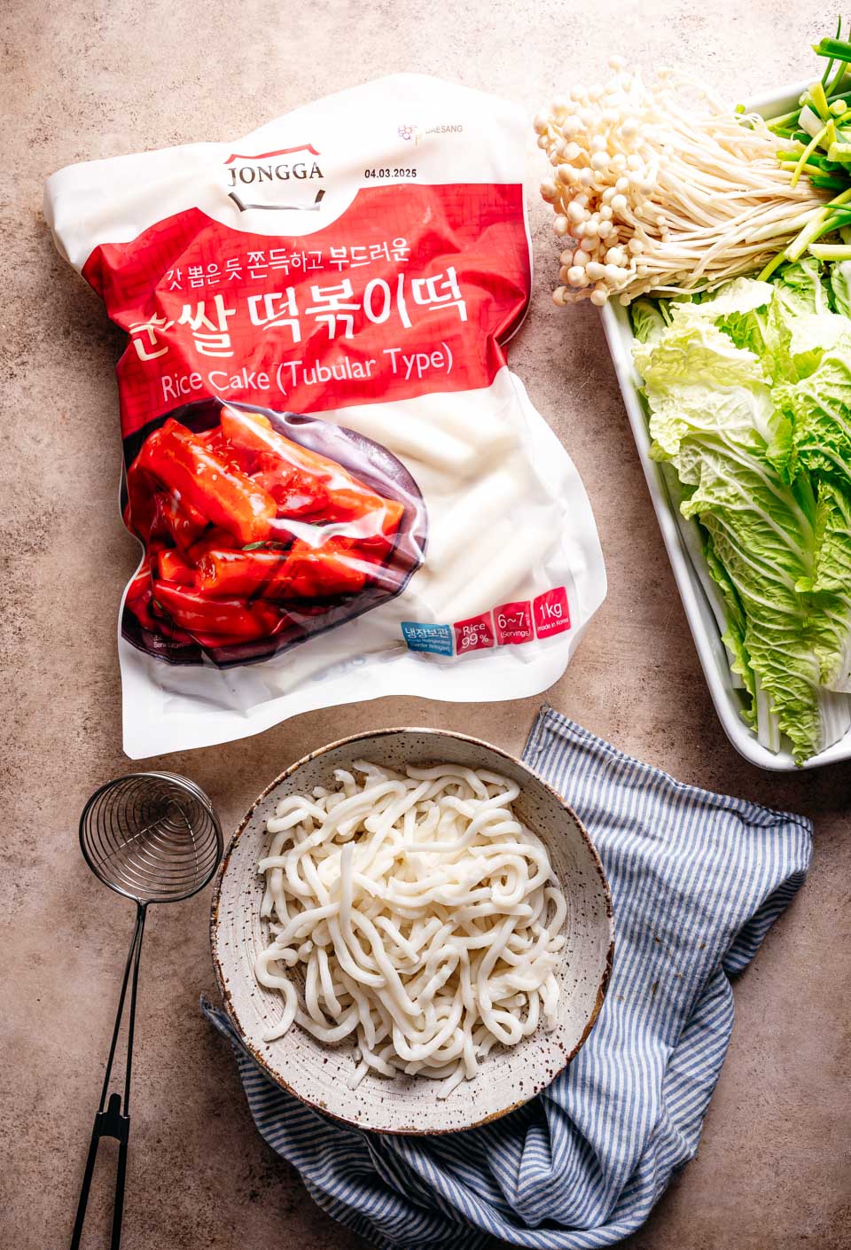 Noedels en rice cake voor bij de chinese fondue