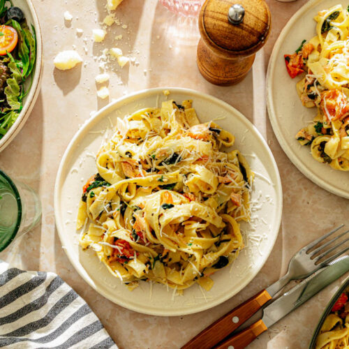 Pasta met spinazie en zalm