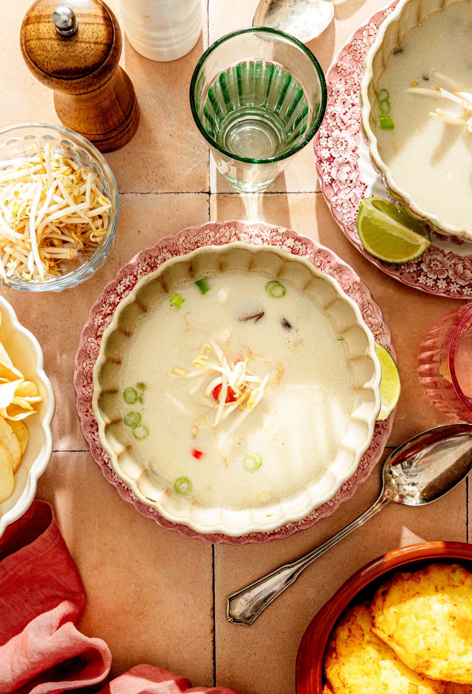 Romige Tom kha kai met kokosmelk