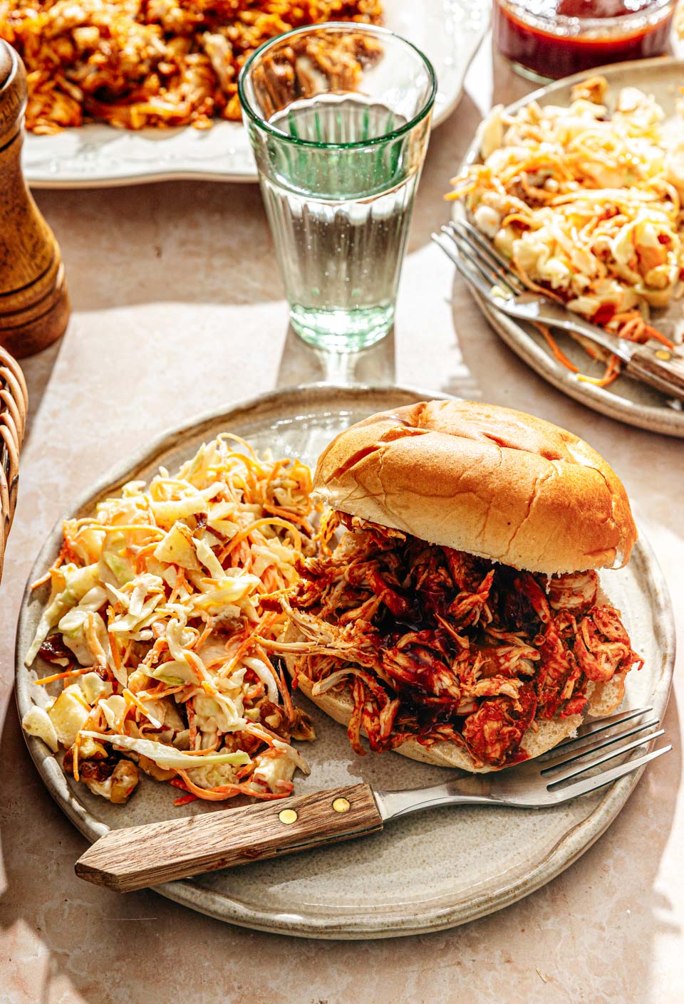 Broodje pulled chicken