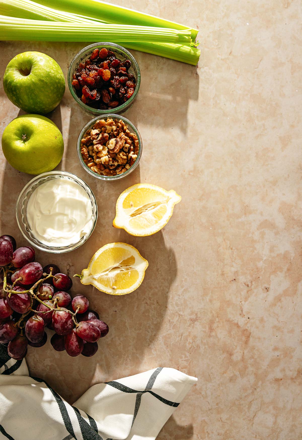Ingredienten voor een waldforfsalade