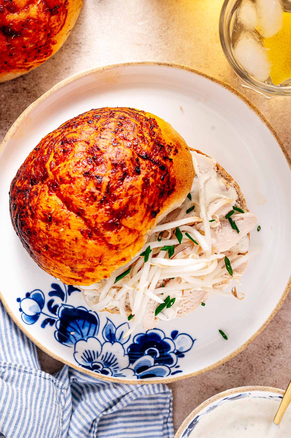 Focaccia gemarineerde kip