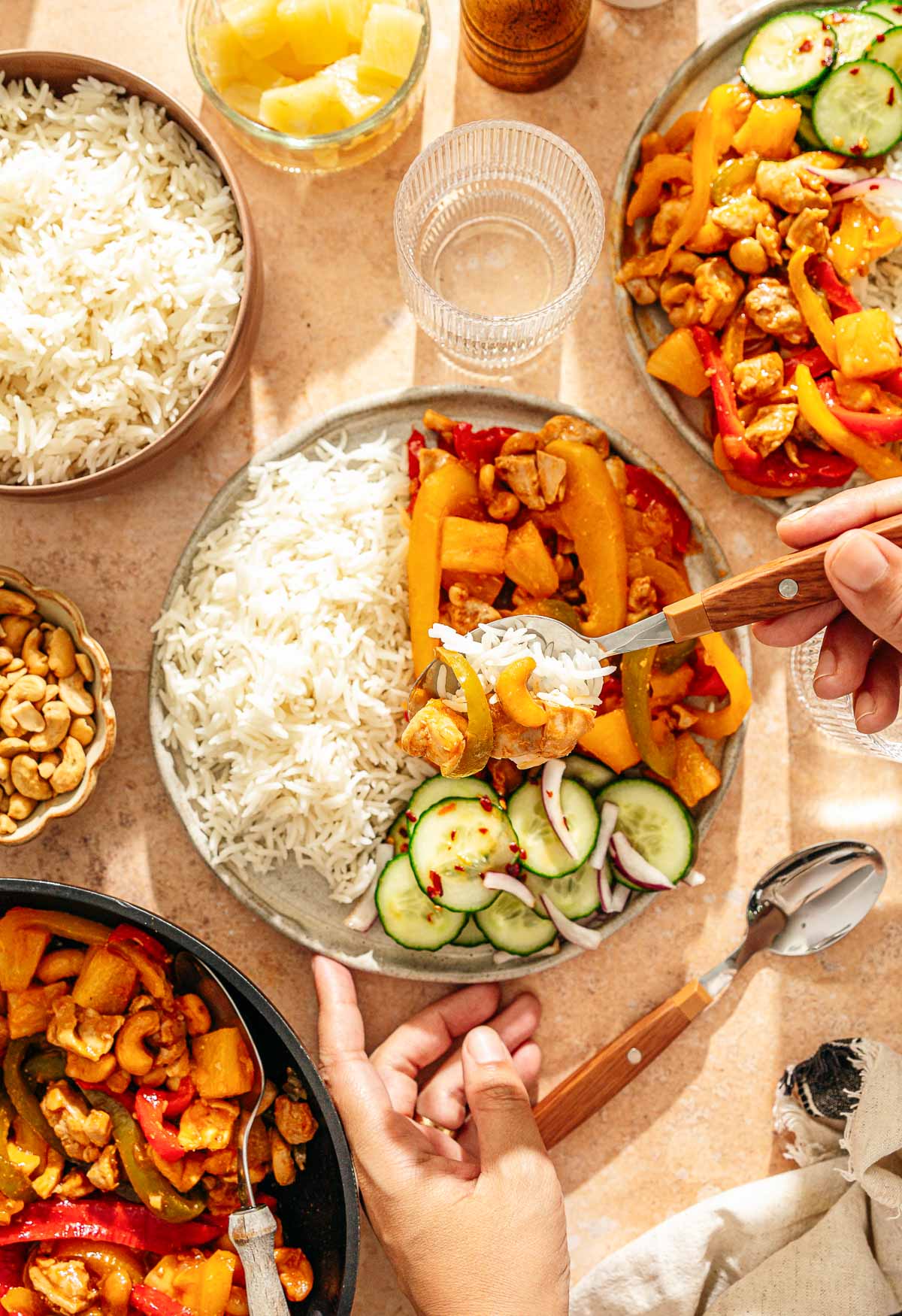 Rijst met kip en ananas