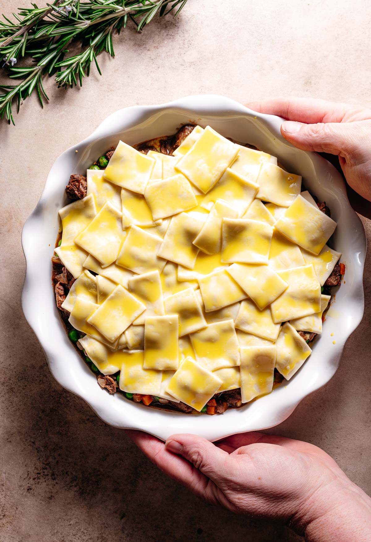 Beef pot pie met knapperig bladerdeeg