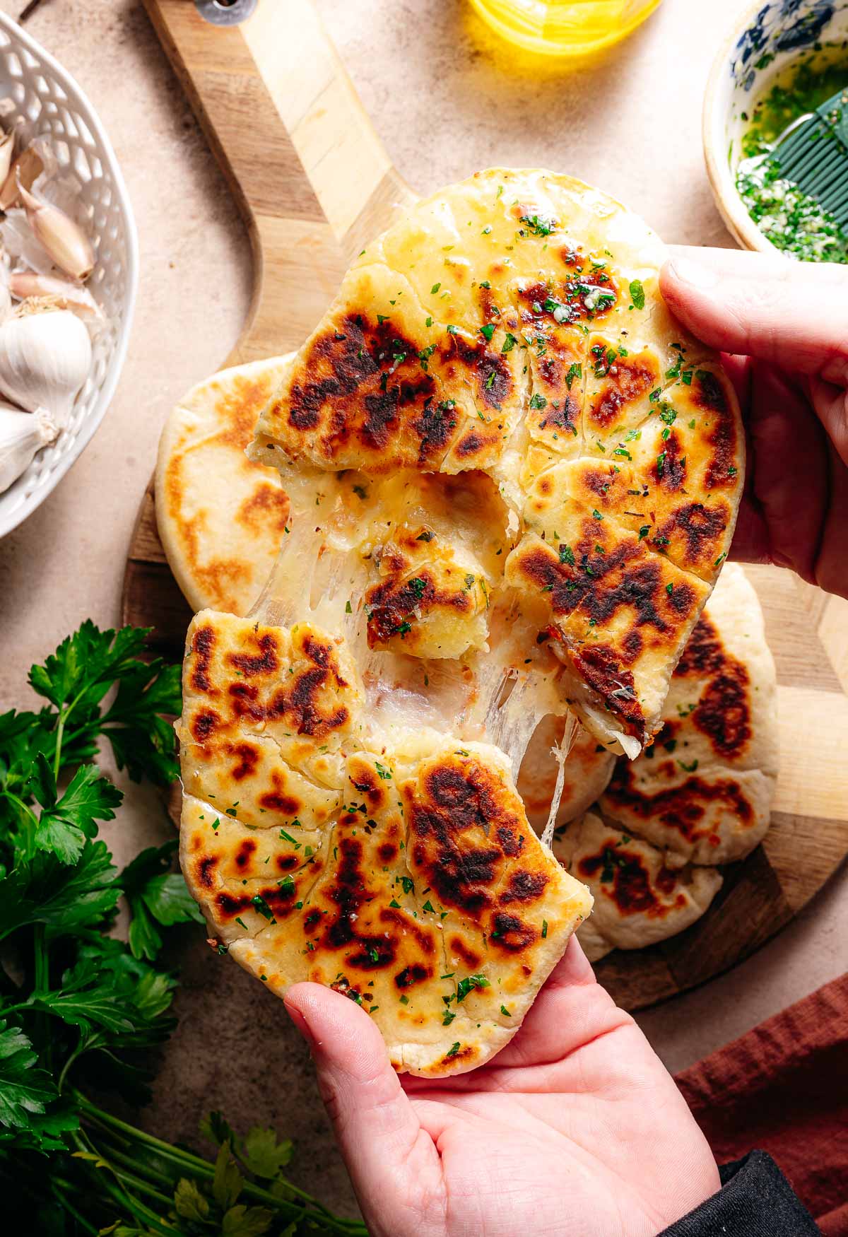 Gevulde naan met kaas