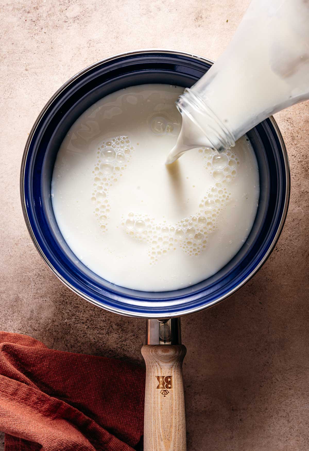 Stap 1: Breng de melk aan de kook