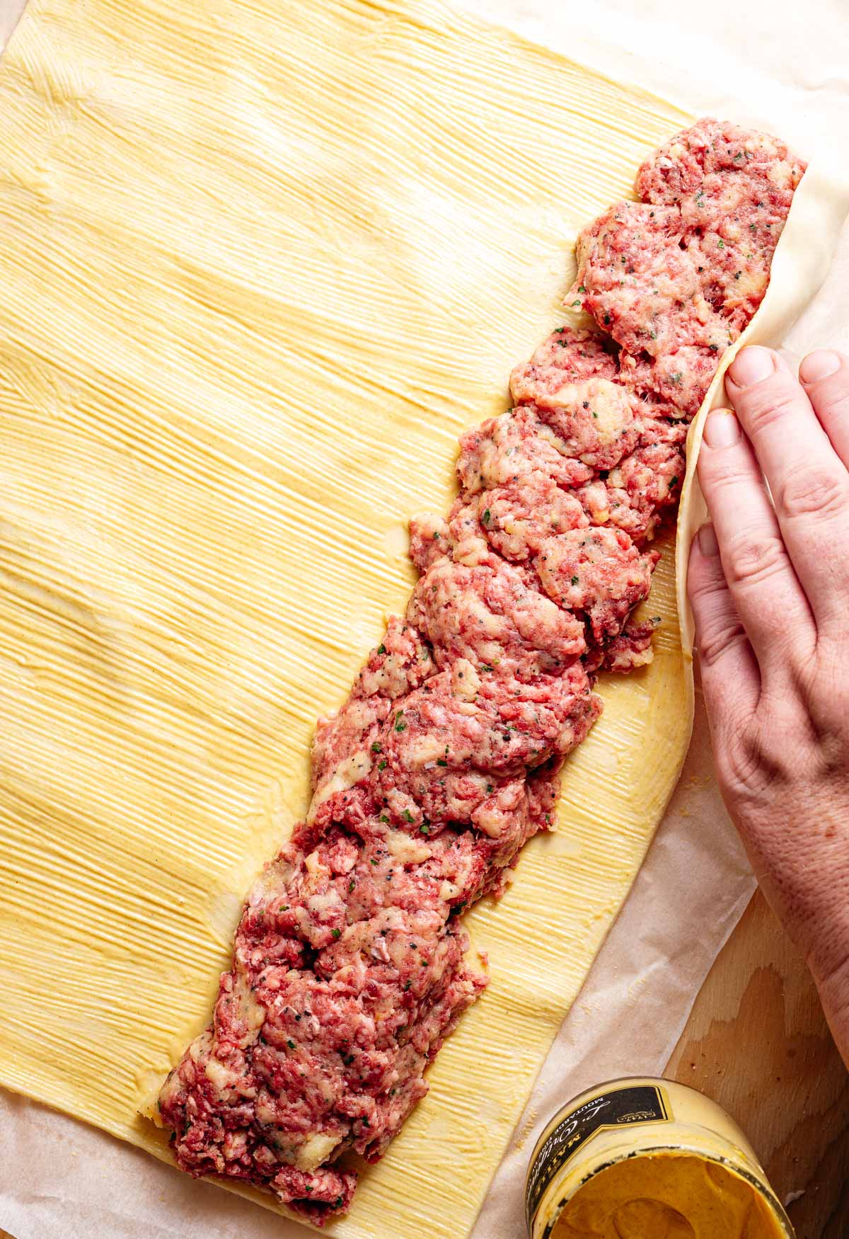 Zelf kleine saucijzenbroodjes maken
