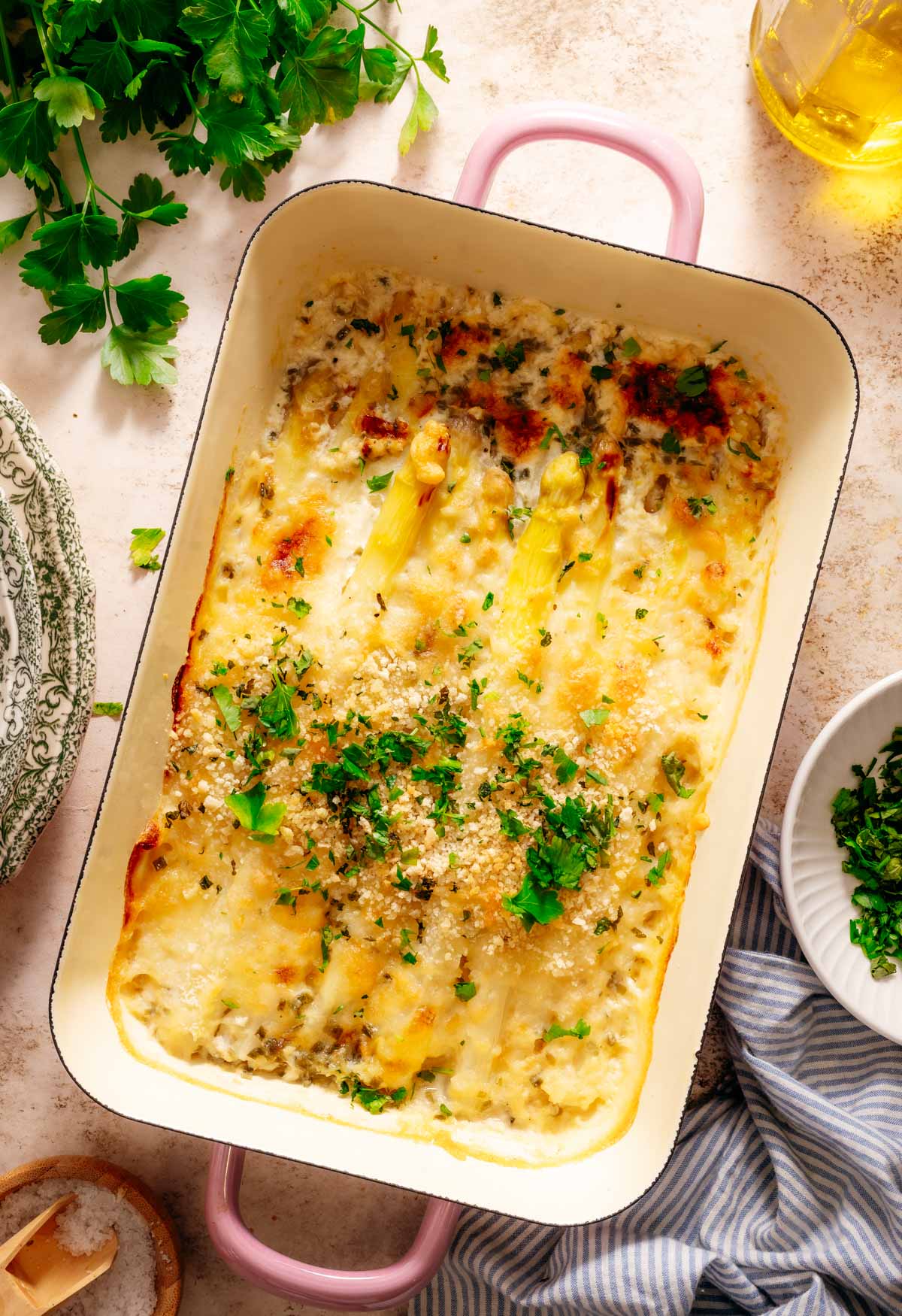 Gegratineerde witte asperges uit de oven