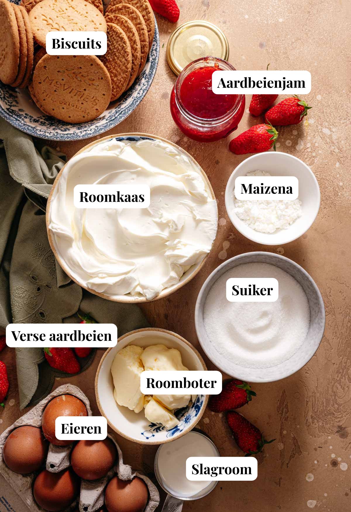 Ingredienten voor aardbeien cheesecake