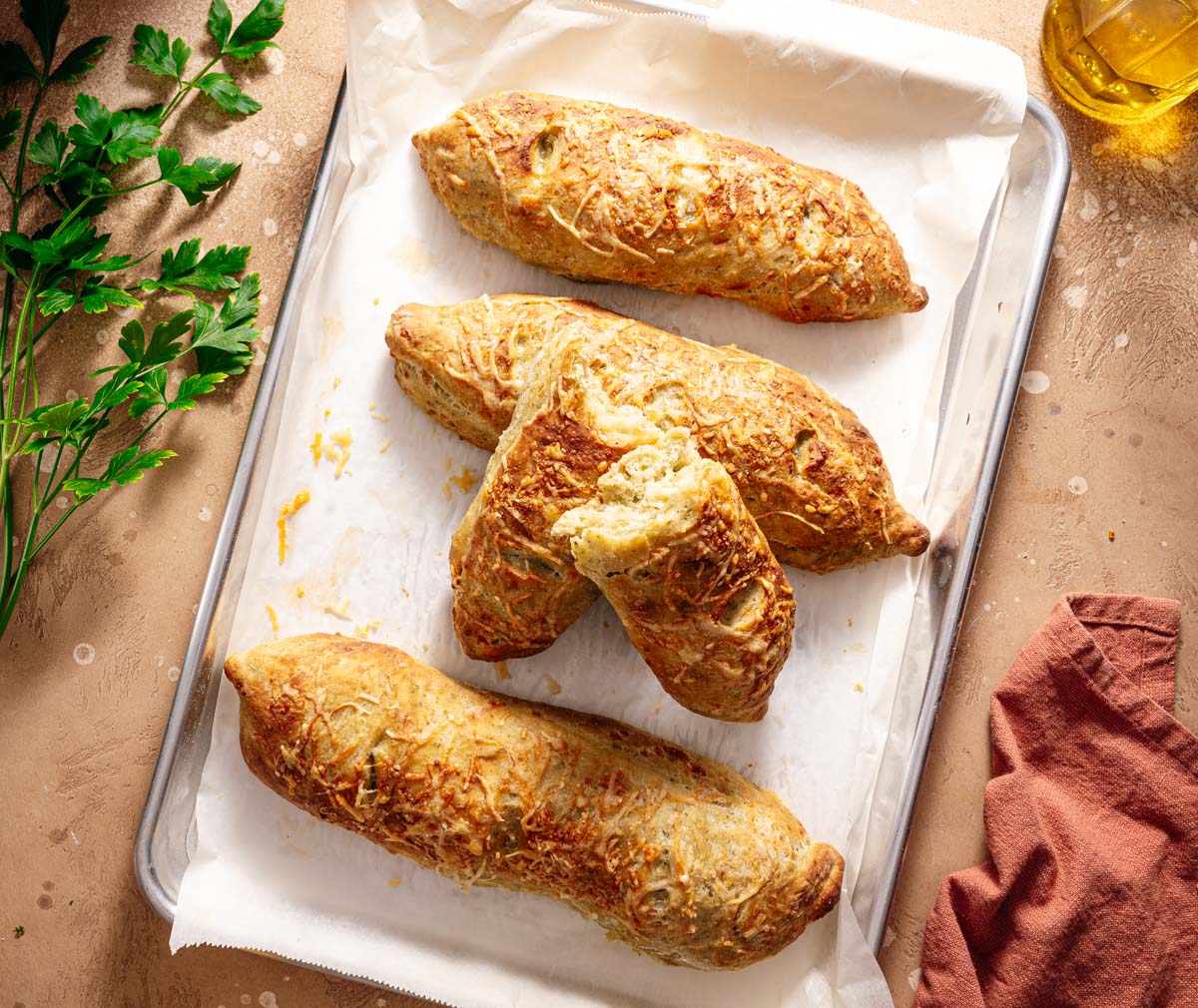 No knead pesto broodjes