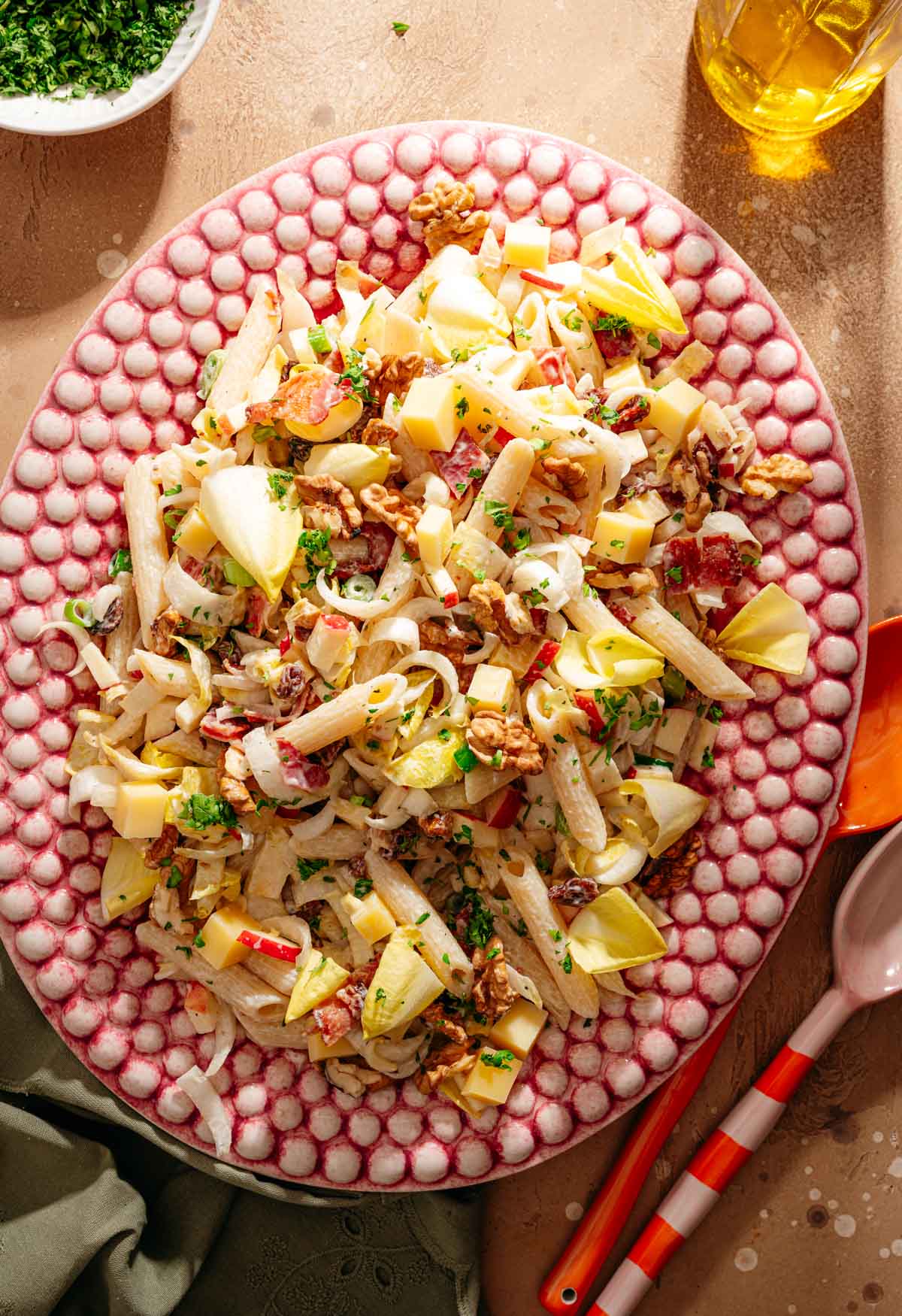 Pastasalade met rauwe witlof