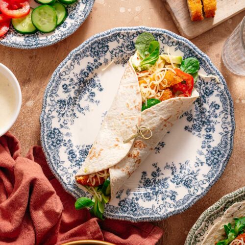 Wraps krokante kip met honing mosterd saus