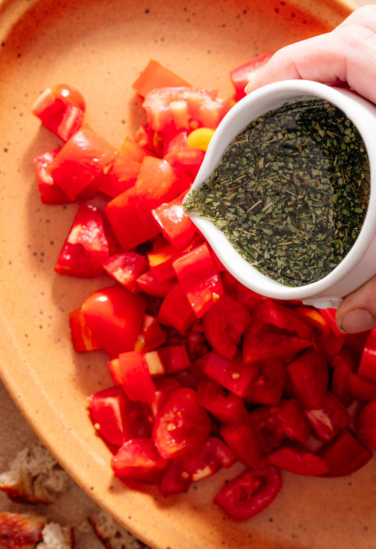 Stap 3: Dressing bij de tomaten
